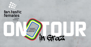 Fan.Tastic Females Logo auf grauem Betonhintergrund und weiß-schwarzem Schriftzug in der Mitte "On Tour in Graz"